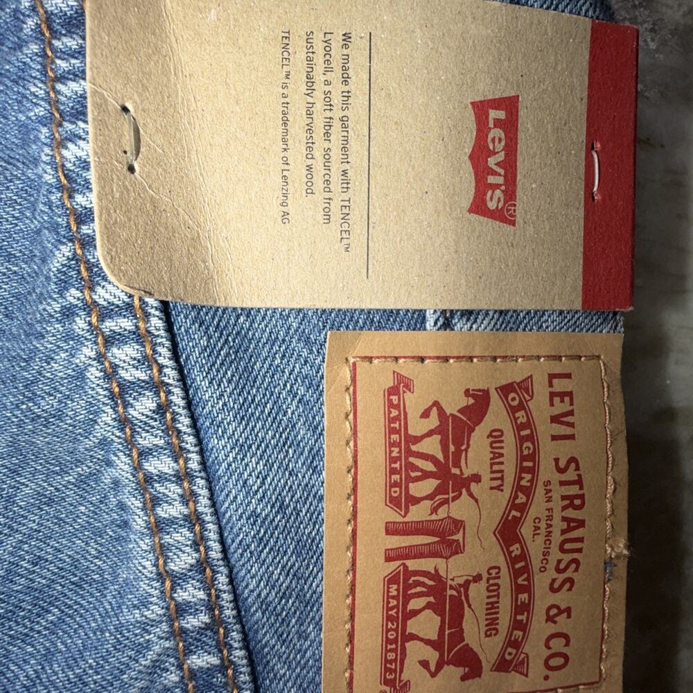 Levi's Women's Side Slit Skirt Size 28 Blue Denim New With Tags (AM32) - Picture 4 of 4